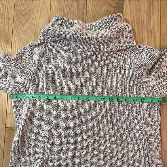 LOFT - Medium Gray Turtleneck Sweater - Picture 8 of 8